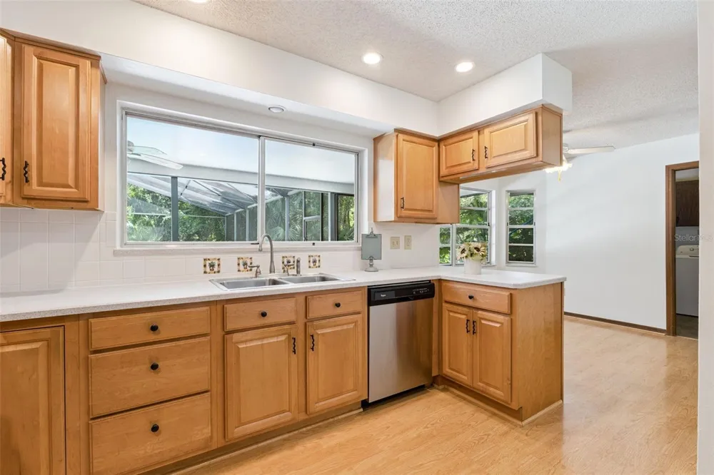 211 HICKORY DRIVE Longwood, FL 32779