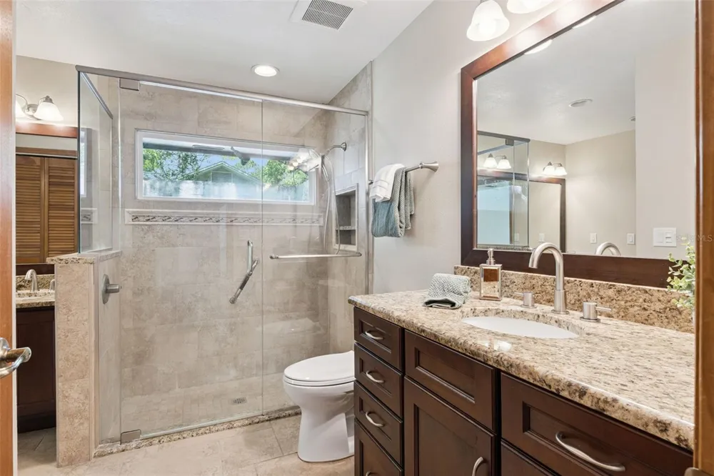 211 HICKORY DRIVE Longwood, FL 32779