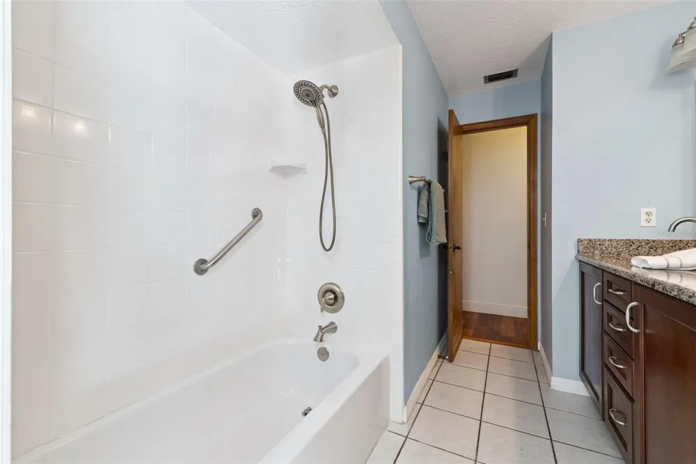 211 HICKORY DRIVE Longwood, FL 32779