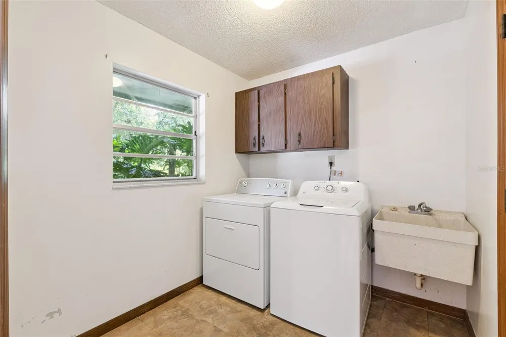 211 HICKORY DRIVE Longwood, FL 32779