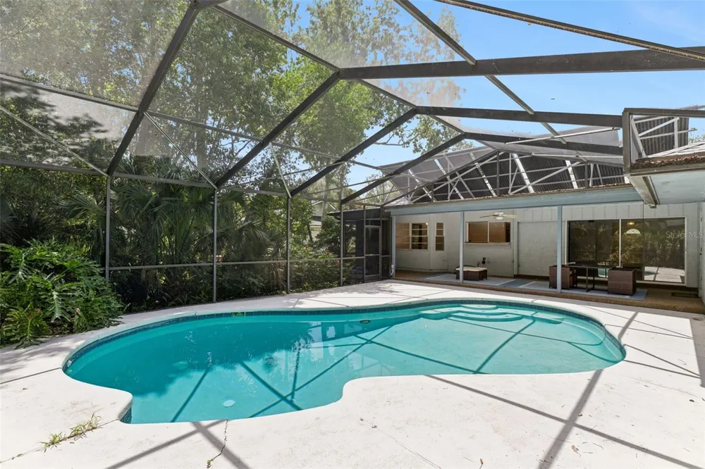 211 HICKORY DRIVE Longwood, FL 32779