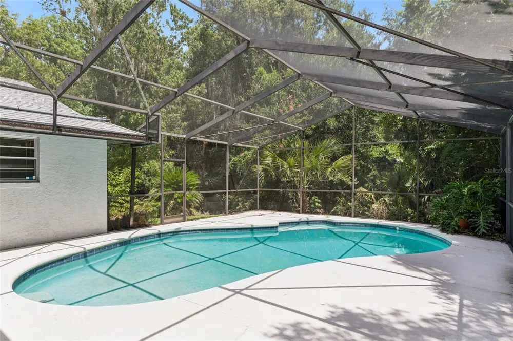 211 HICKORY DRIVE Longwood, FL 32779