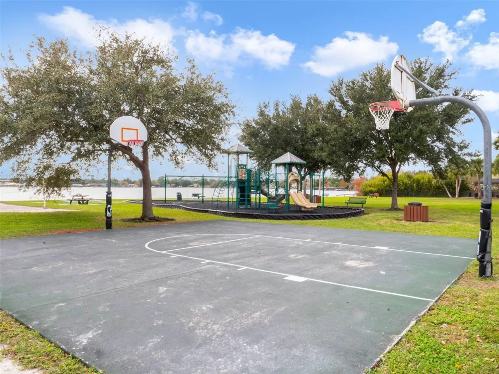 211 HICKORY DRIVE Longwood, FL 32779