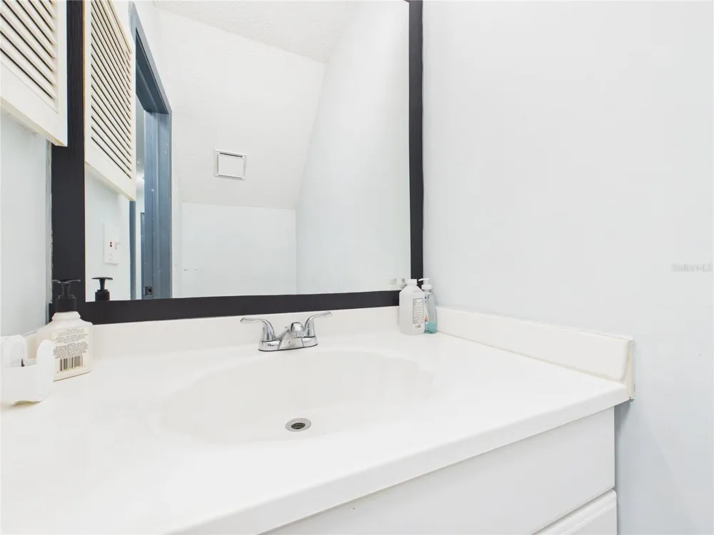 11239 CEDAR HOLLOW LANE Tampa, FL 33618