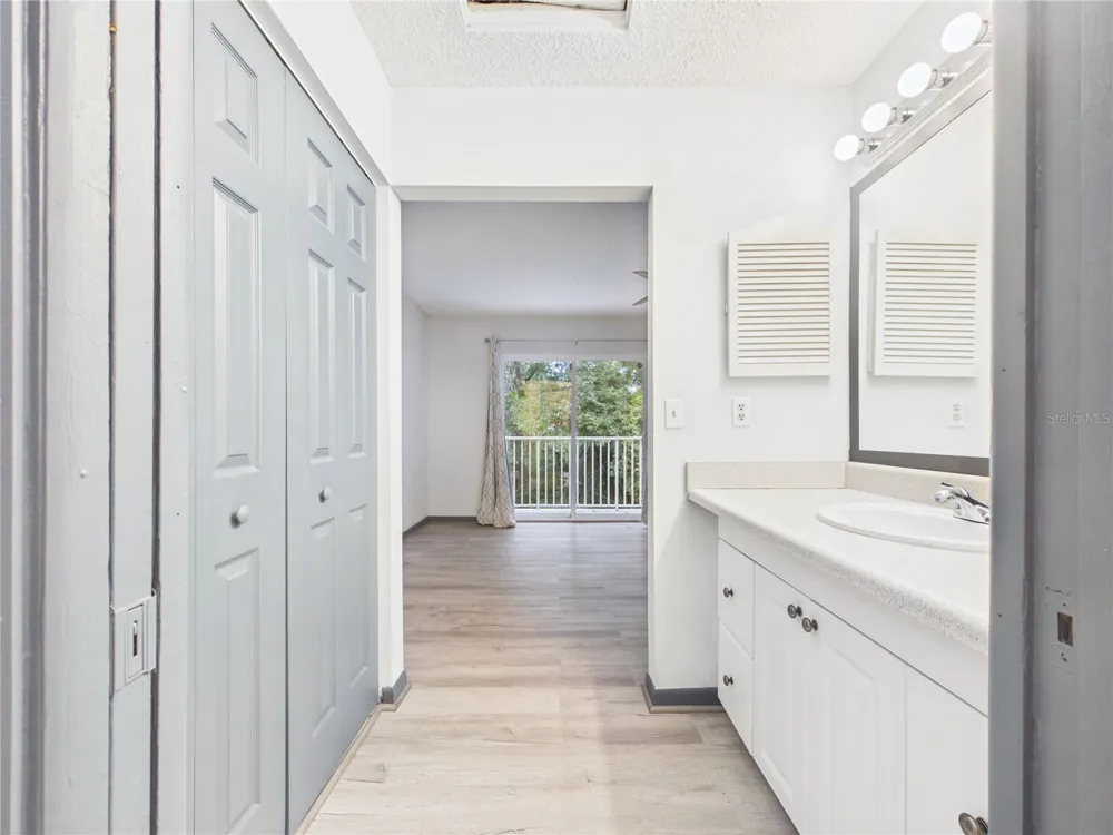 11239 CEDAR HOLLOW LANE Tampa, FL 33618