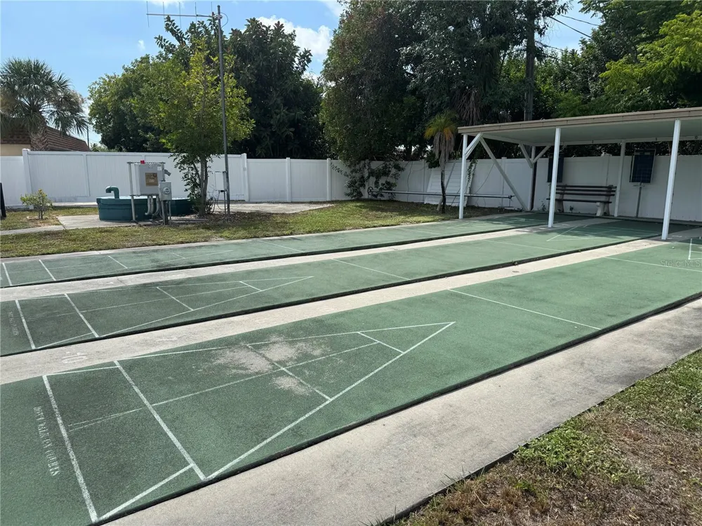 652 PARK CIRCLE Bradenton, FL 34207