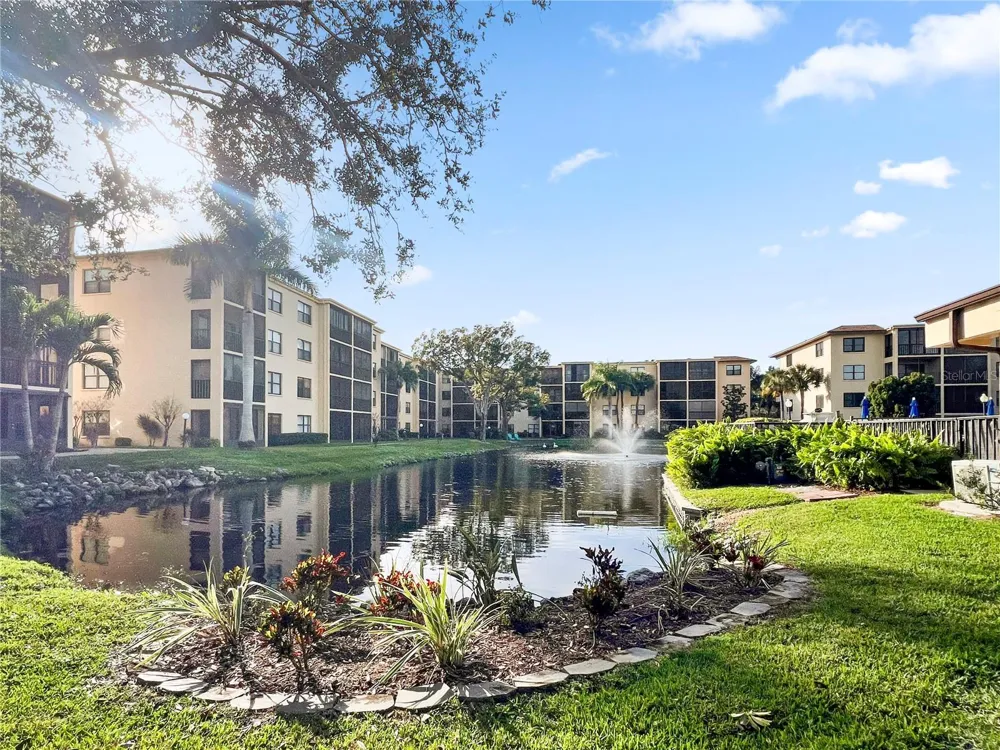 625 30TH AVENUE W #G402 Bradenton, FL 34205