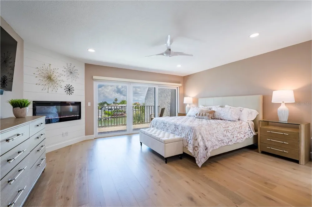 218 SKIFF POINT Clearwater Beach, FL 33767