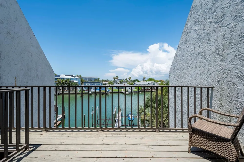 218 SKIFF POINT Clearwater Beach, FL 33767