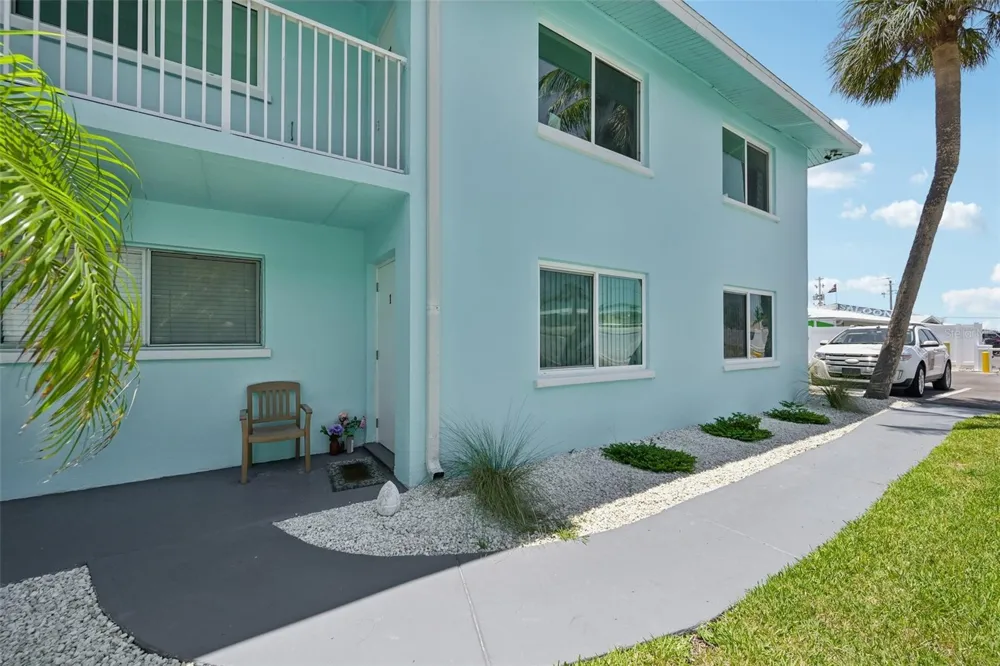 117 7TH STREET #1 Bradenton Beach, FL 34217