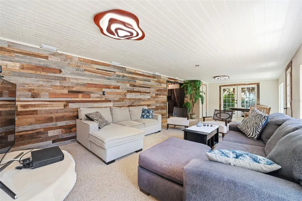 3947 HUNTINGTON STREET NE St Petersburg, FL 33703