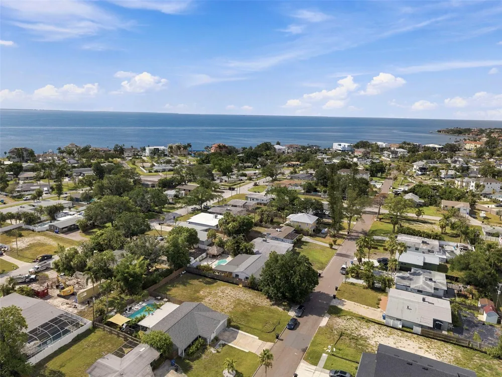 3947 HUNTINGTON STREET NE St Petersburg, FL 33703