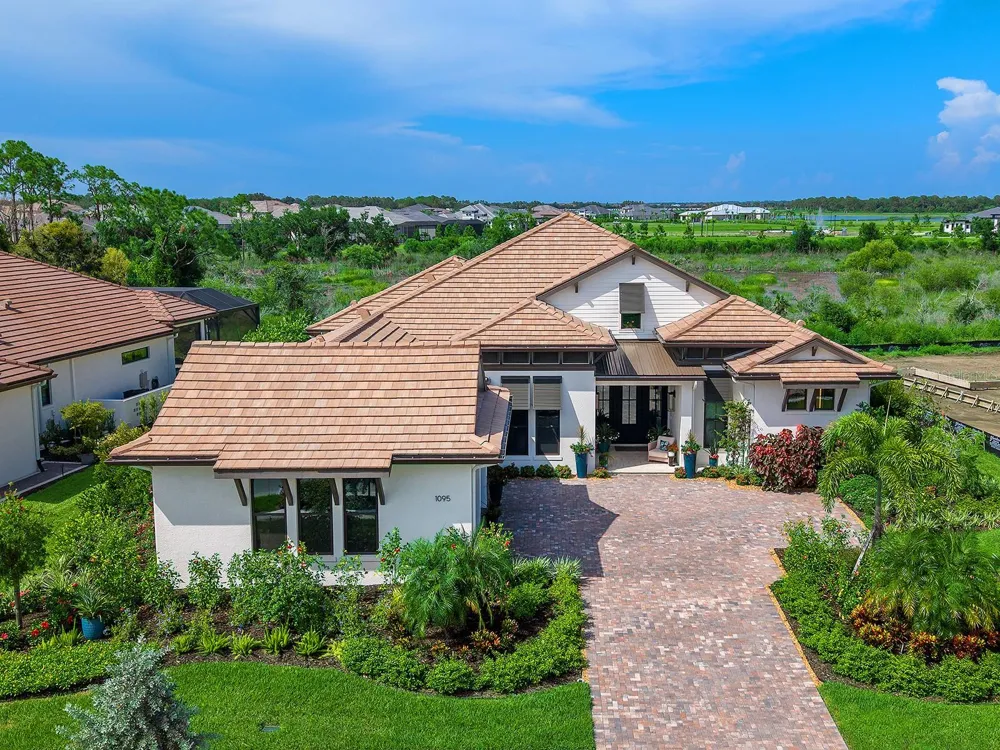 1095 BLUE SHELL LOOP Sarasota, FL 34240