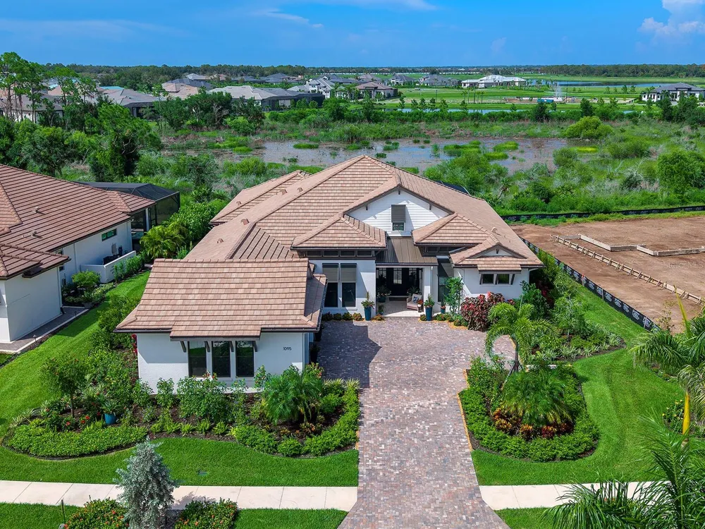 1095 BLUE SHELL LOOP Sarasota, FL 34240