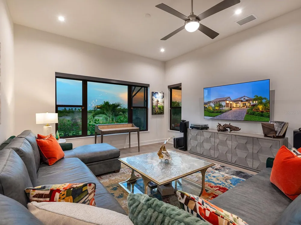 1095 BLUE SHELL LOOP Sarasota, FL 34240