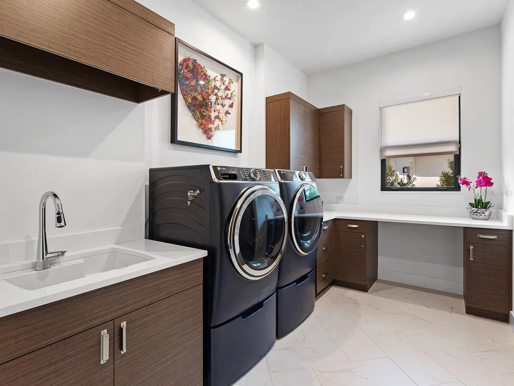 1095 BLUE SHELL LOOP Sarasota, FL 34240