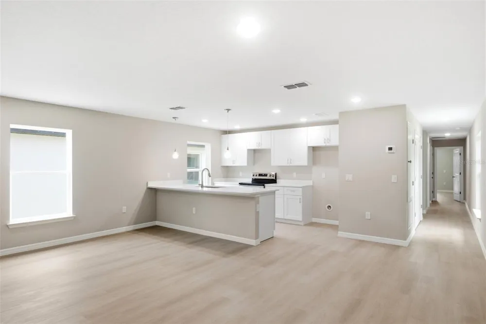 2107 SUANEE AVENUE #200 Eustis, FL 32726