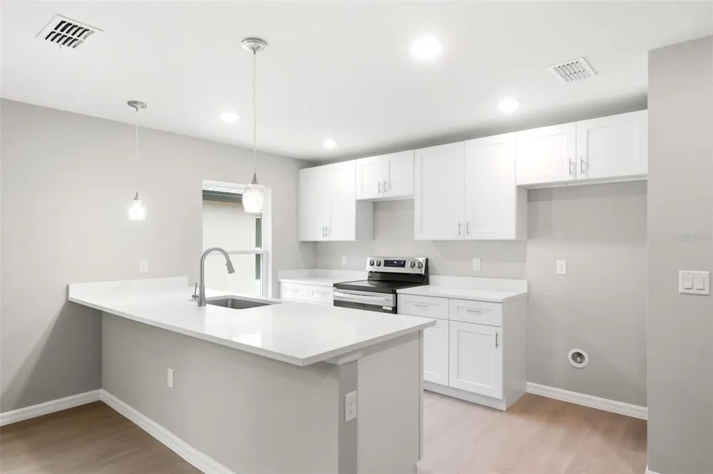 2107 SUANEE AVENUE #200 Eustis, FL 32726