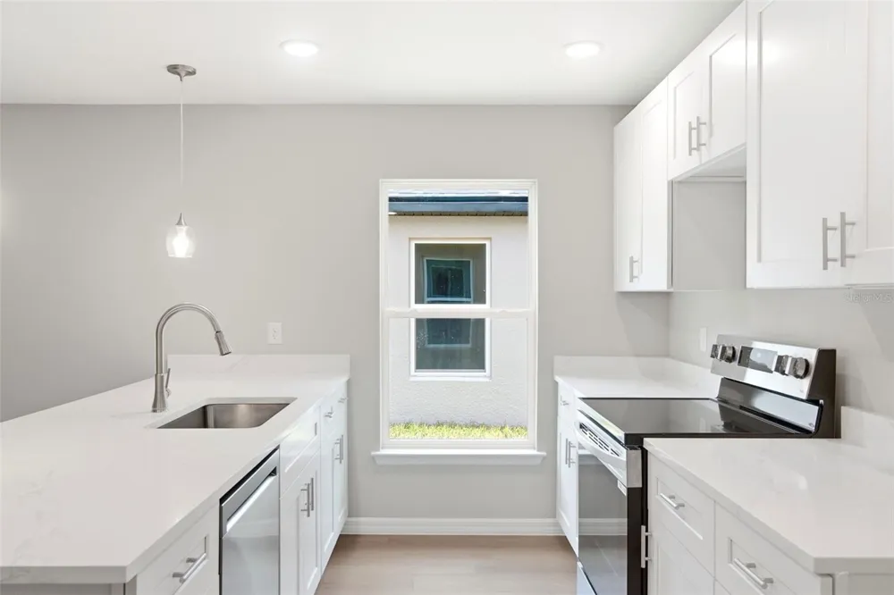 2107 SUANEE AVENUE #200 Eustis, FL 32726