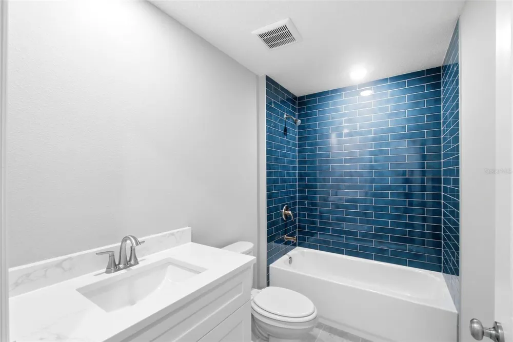 2107 SUANEE AVENUE #200 Eustis, FL 32726