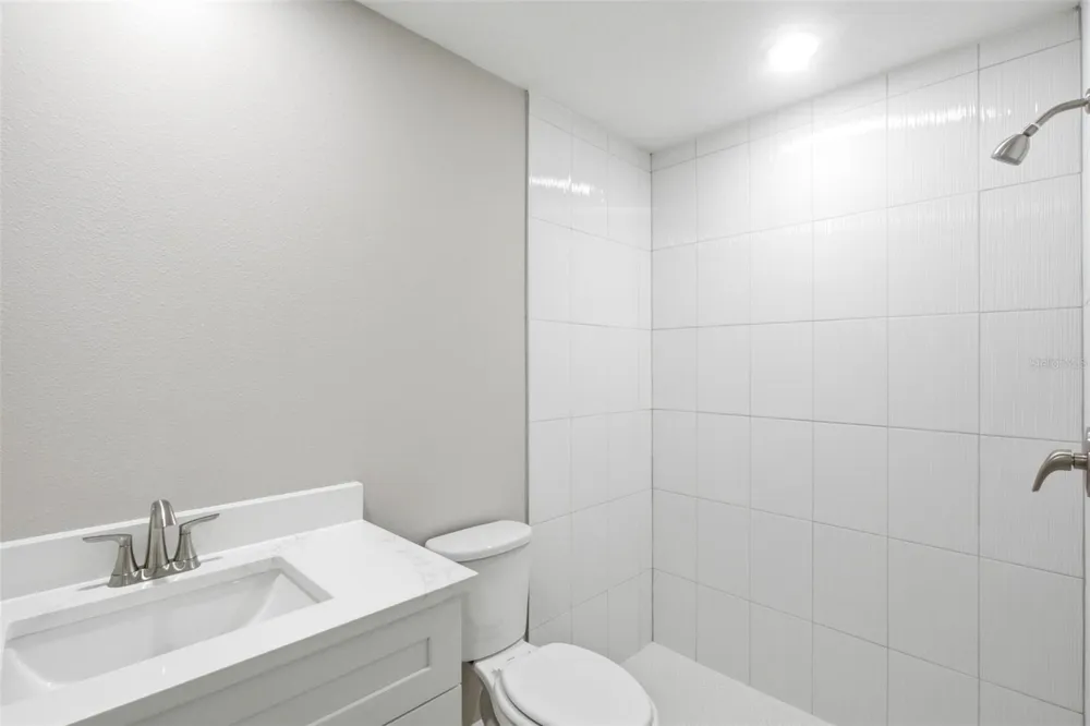 2107 SUANEE AVENUE #200 Eustis, FL 32726