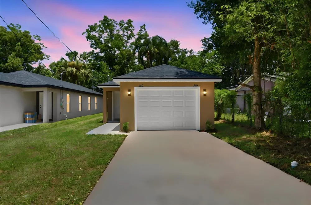 2107 SUANEE AVENUE #200 Eustis, FL 32726