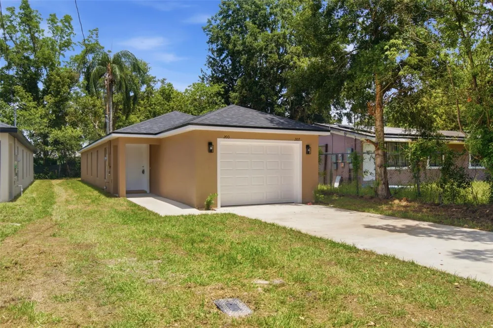2107 SUANEE AVENUE #200 Eustis, FL 32726
