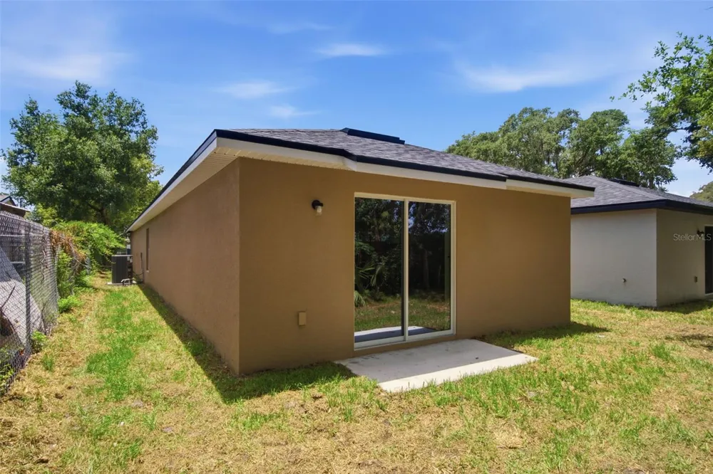 2107 SUANEE AVENUE #200 Eustis, FL 32726