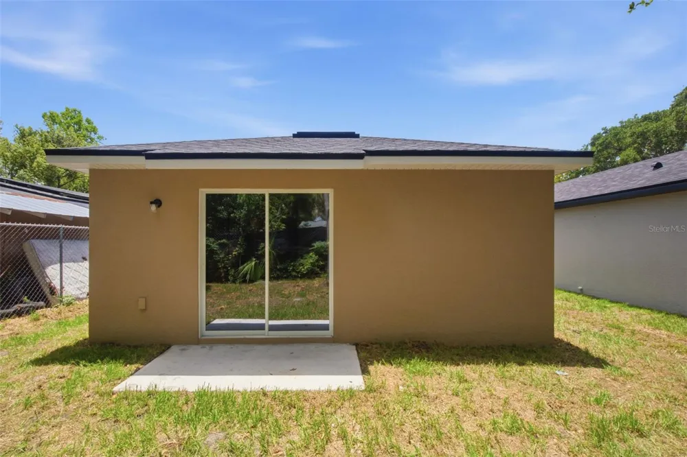 2107 SUANEE AVENUE #200 Eustis, FL 32726