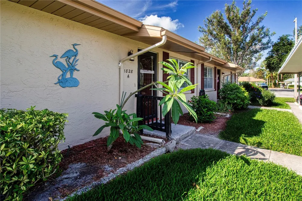 1828 FOXHUNT DRIVE #A Sun City Center, FL 33573
