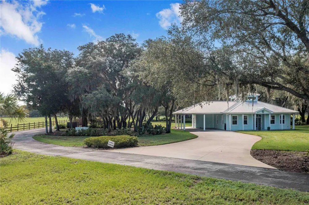 2424 BURNS AVENUE Lake Wales, FL 33898