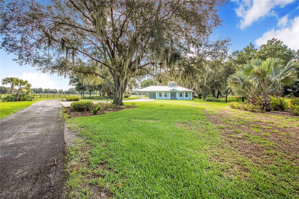 2424 BURNS AVENUE Lake Wales, FL 33898