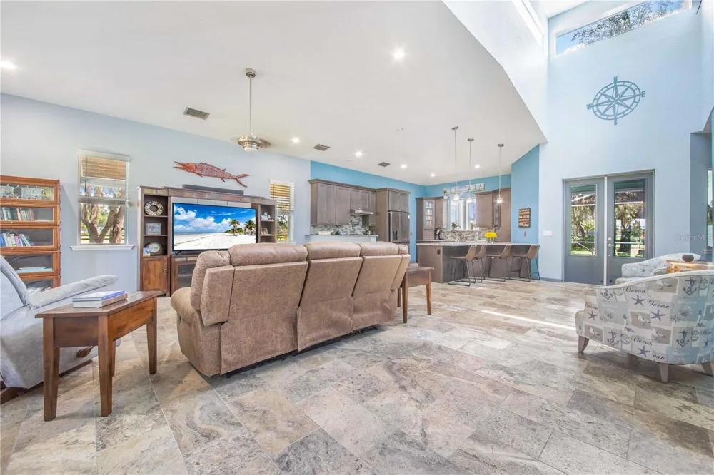 2424 BURNS AVENUE Lake Wales, FL 33898