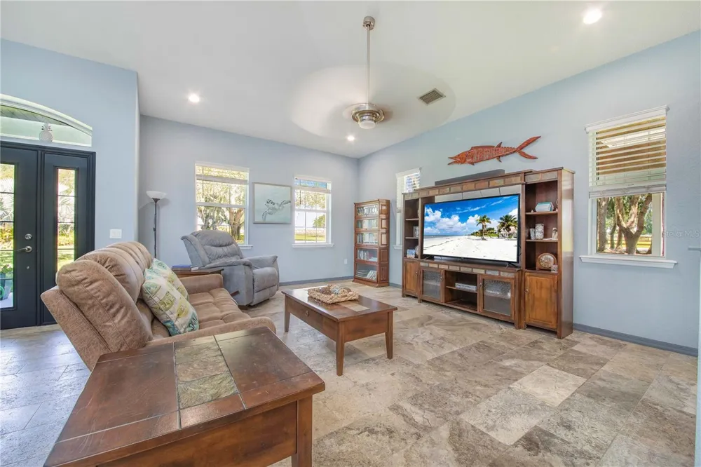 2424 BURNS AVENUE Lake Wales, FL 33898