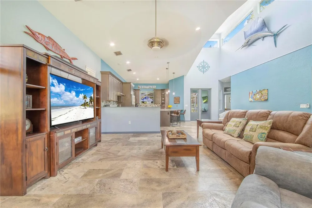 2424 BURNS AVENUE Lake Wales, FL 33898