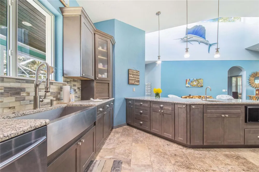 2424 BURNS AVENUE Lake Wales, FL 33898