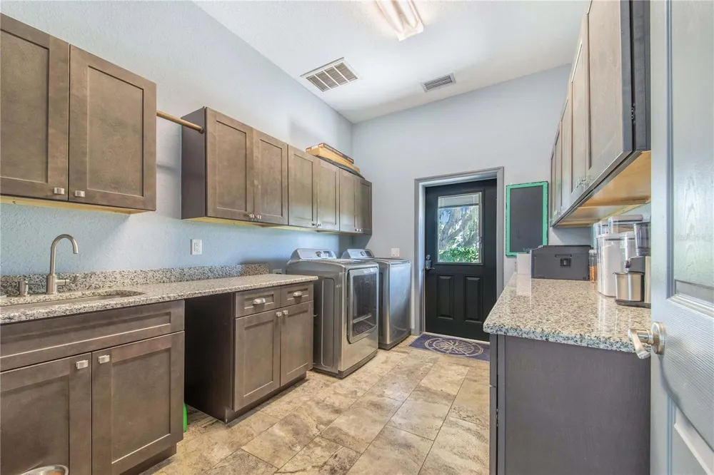 2424 BURNS AVENUE Lake Wales, FL 33898