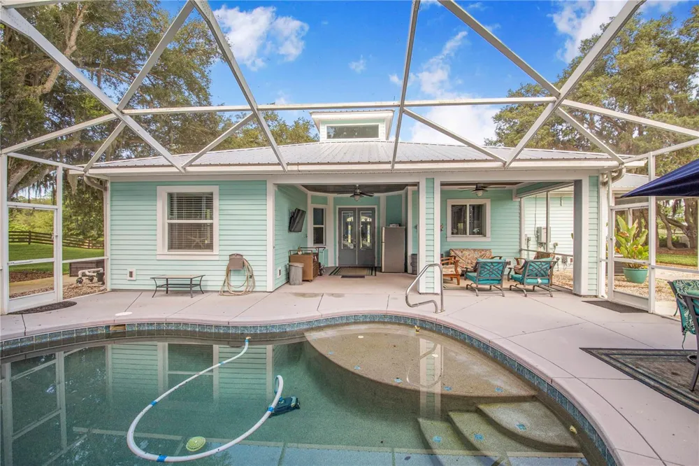 2424 BURNS AVENUE Lake Wales, FL 33898