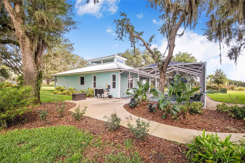 2424 BURNS AVENUE Lake Wales, FL 33898