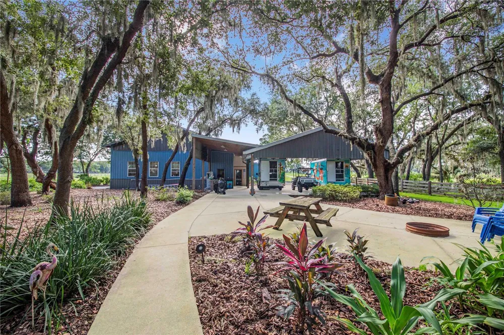 2424 BURNS AVENUE Lake Wales, FL 33898