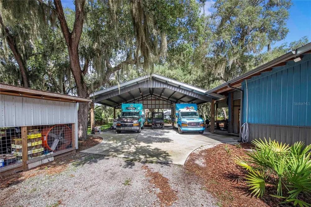 2424 BURNS AVENUE Lake Wales, FL 33898