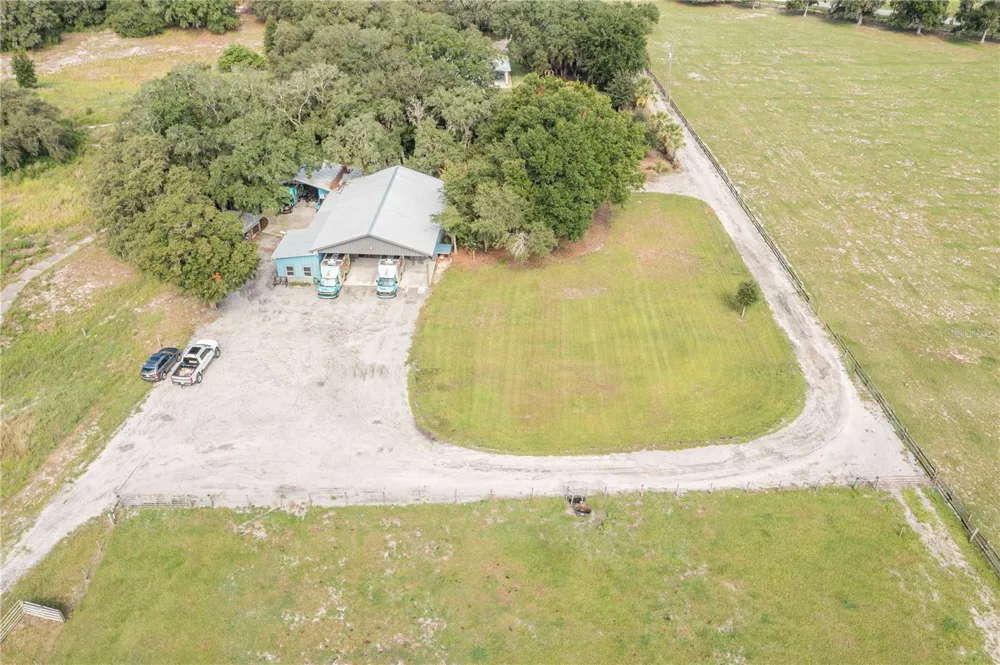 2424 BURNS AVENUE Lake Wales, FL 33898