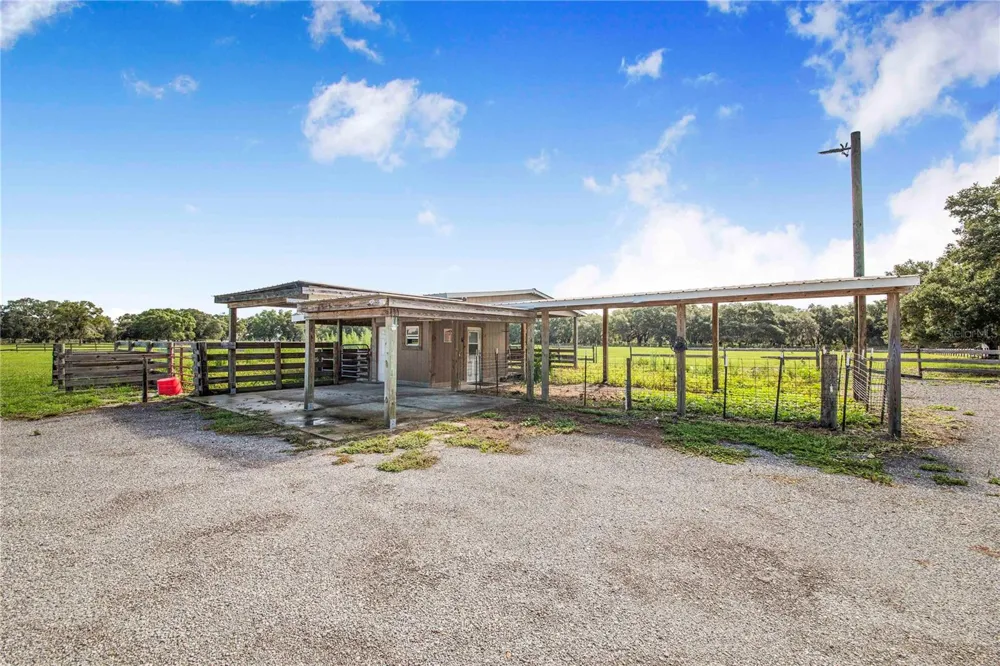2424 BURNS AVENUE Lake Wales, FL 33898