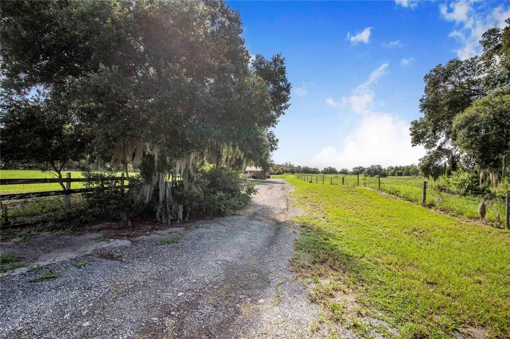 2424 BURNS AVENUE Lake Wales, FL 33898