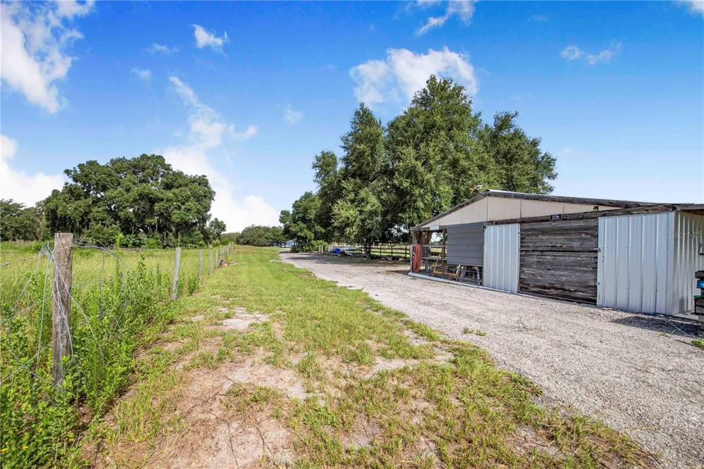 2424 BURNS AVENUE Lake Wales, FL 33898