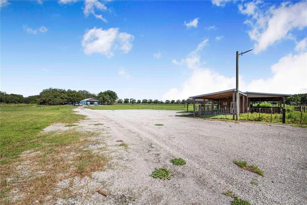 2424 BURNS AVENUE Lake Wales, FL 33898