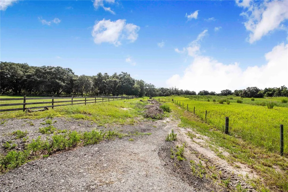 2424 BURNS AVENUE Lake Wales, FL 33898