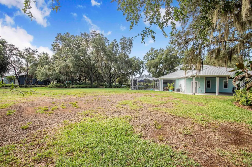 2424 BURNS AVENUE Lake Wales, FL 33898
