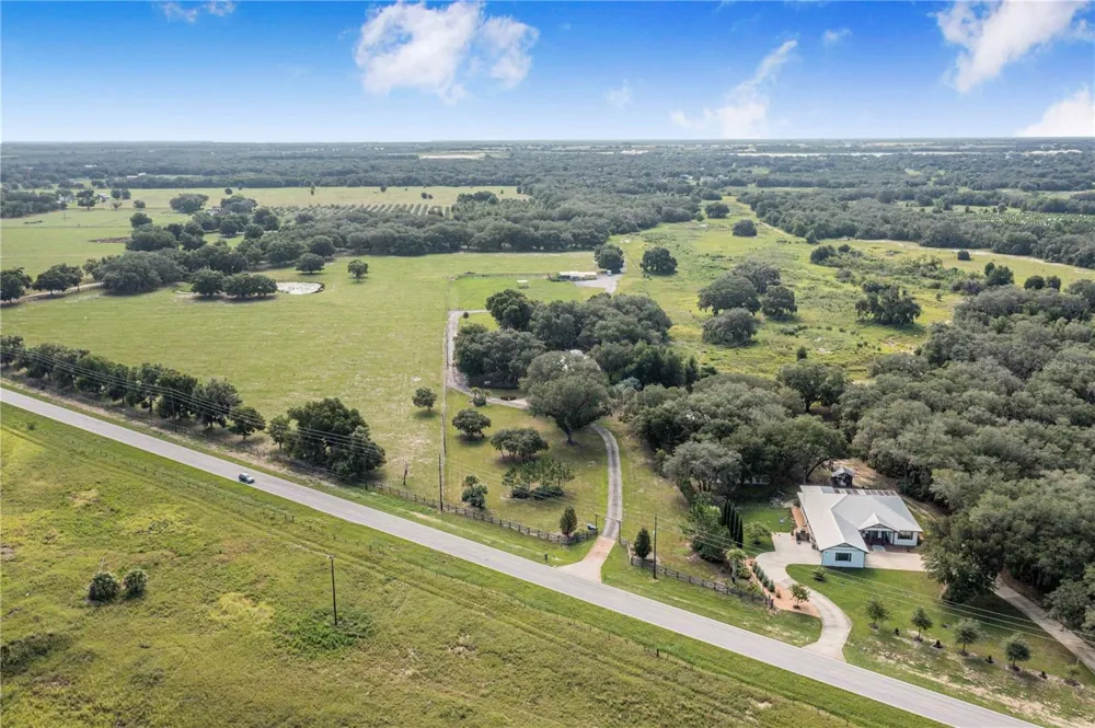 2424 BURNS AVENUE Lake Wales, FL 33898