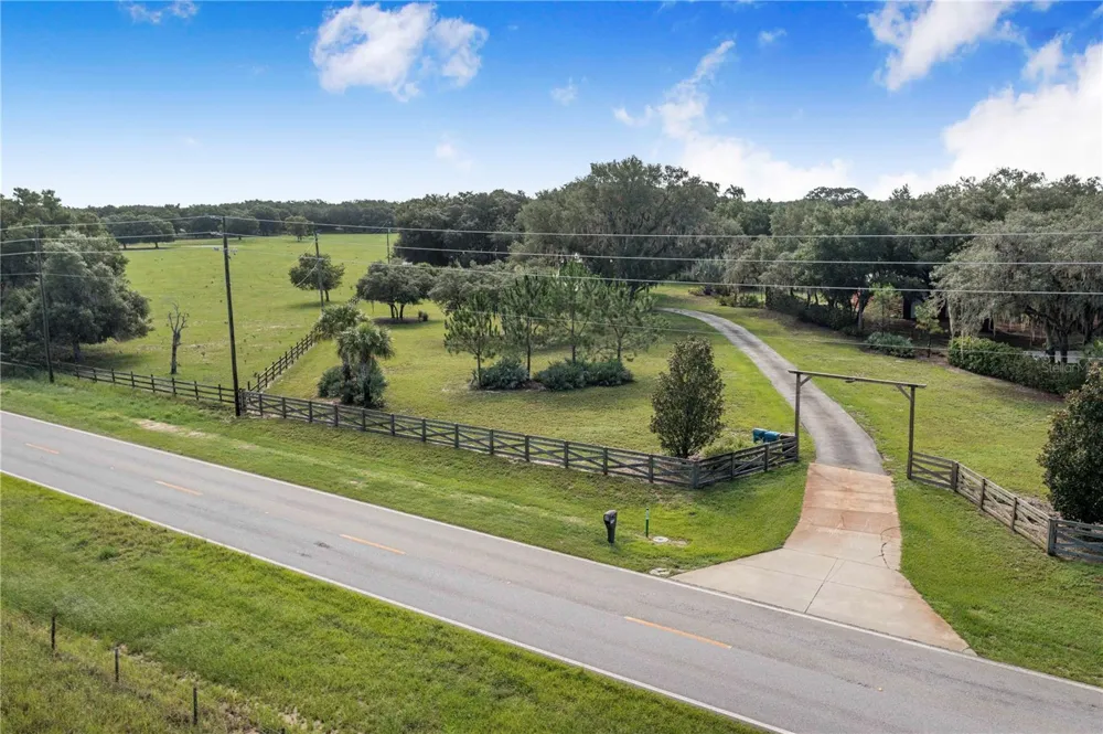 2424 BURNS AVENUE Lake Wales, FL 33898